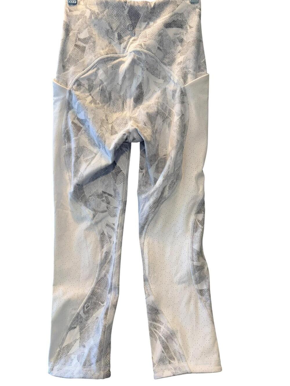 Lululemon Fast & Free Crop‎ Leggings Women's Size 2 Gray White Abstract Print